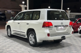 Toyota LandCruiser GXR